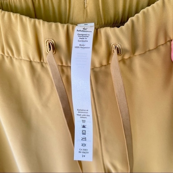 LULULEMON ON THE FLY CROPPED WOVEN CAPRI PANTS VINTAGE MUSTARD GOLD SIZE 12 NWT - Picture 9 of 10